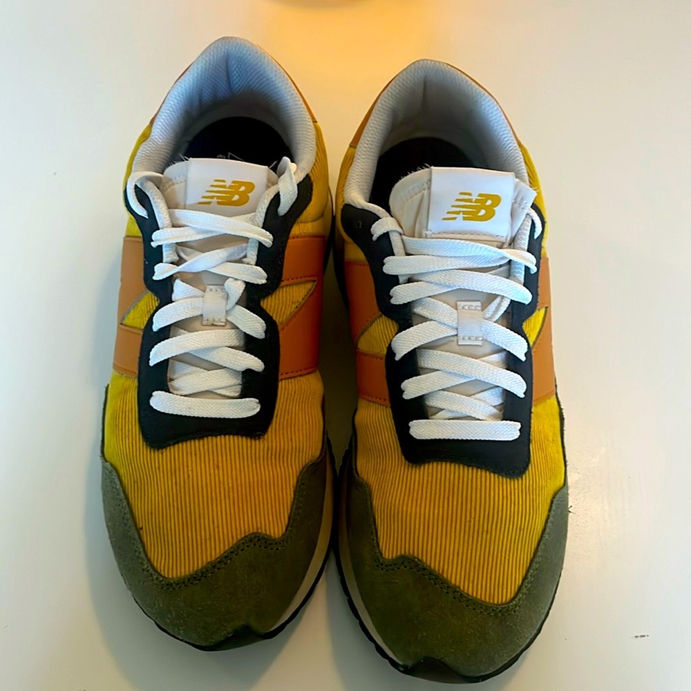New balance 327 size 10.5